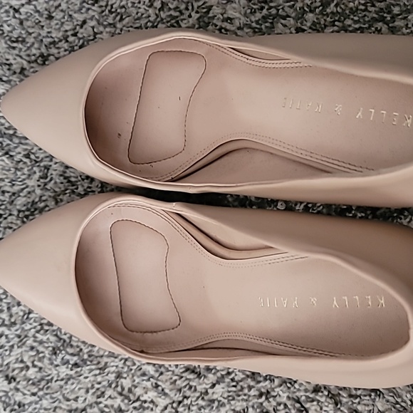 Kelly & Katie Misha Pump - Picture 7 of 7